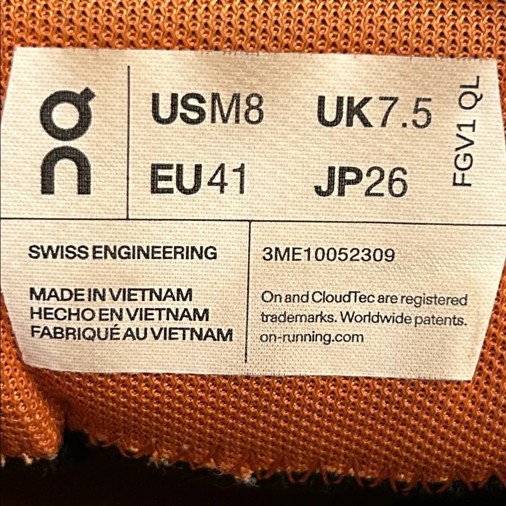 On Running Cloudhorizon Waterproof Hiking Shoes Sneakers Cushioned Mens Size 8 - Picture 2 of 11